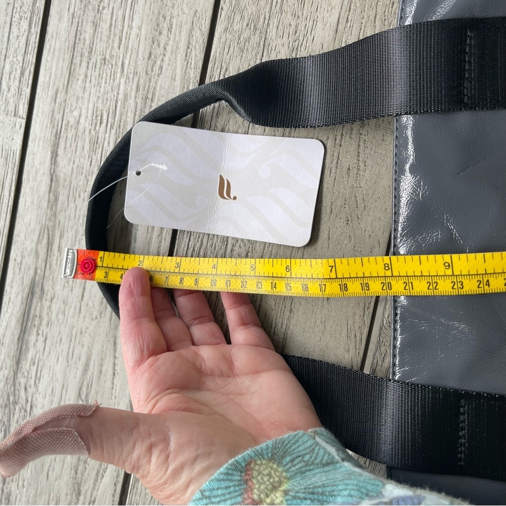 Fabletics The Minimalist Bag Travel Gray Duffle Bag NWT - Picture 8 of 8